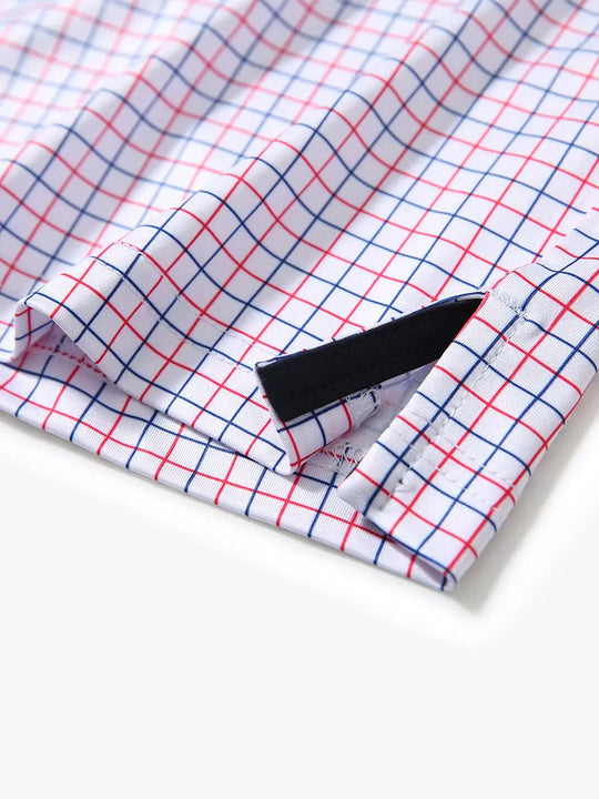 MAELREG's hem slit detail showcases the WHITE GRID  Polo shirt. Its refined craftsmanship and fabric texture highlight its high quality